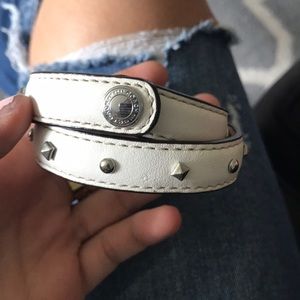 White wrap around bracket with studs COACH